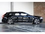 Volvo V90 T8 AWD R-Design | Navigatie | Parkeercamera | BLIS | Semi-Electrische Wegklapbare Trekhaak | Climate Control | Stoelverwarming | Stuurwielverwarming | Cruise Control | Dealeronderhouden