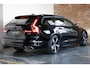 Volvo V90 T8 AWD R-Design | Navigatie | Parkeercamera | BLIS | Semi-Electrische Wegklapbare Trekhaak | Climate Control | Stoelverwarming | Stuurwielverwarming | Cruise Control | Dealeronderhouden