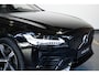 Volvo V90 T8 AWD R-Design | Navigatie | Parkeercamera | BLIS | Semi-Electrische Wegklapbare Trekhaak | Climate Control | Stoelverwarming | Stuurwielverwarming | Cruise Control | Dealeronderhouden