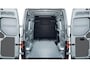Volkswagen Crafter Highline L3H3 140 pk automaat GVW 3.5T BPM vrij | bijrijdersbank | park assist | trekhaak | navigatiepakket