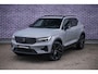 Volvo XC40 2.0 B4 Plus Black Edition | Lounge Pack | Panoramadak | Nubuck Interieur | 360 Camera | Verwarmbare Vorruit |
