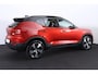 Volvo XC40 T4 Recharge R-Design - Panorama/schuifdak - IntelliSafe Assist - Harman/Kardon audio - Parkeercamera achter - Draadloze tel. oplader - Parkeersensoren voor & achter - Adaptieve LED koplampen - Apple Carplay & Android Auto - Verwarmde voorstoelen & stuur - Standkachel - Extra getint glas - 19' LMV