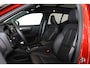 Volvo XC40 T4 Recharge R-Design - Panorama/schuifdak - IntelliSafe Assist - Harman/Kardon audio - Parkeercamera achter - Draadloze tel. oplader - Parkeersensoren voor & achter - Adaptieve LED koplampen - Apple Carplay & Android Auto - Verwarmde voorstoelen & stuur - Standkachel - Extra getint glas - 19' LMV