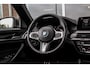 BMW 5-Serie BMW M550d xDrive High Executive | incl. BTW | 2e eigenaar | Stoelverwarming & -ventilatie | Stuurverwarming | Harman-kardon | Keyless entry | Softclose | 360 camera | Trekhaak | ➡️  BMW 5-serie M550d xDrive High Executive | incl. BTW | 2e eigenaar | Stoelverwarming & -ventilatie | Stuurverwarming | Harman-kardon | Keyless entry | Softclose | 360 camera | Trekhaak |