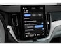 Volvo XC60 T6 Plug-in hybrid AWD Plus Dark | Harman Kardon Premium Audio | Blond Lederen Bekleding | Nieuw Model | 20'' Lichtmetalen Velgen | Head-Up Display | Panoramadak | 360° Parkeercamera | Parkeersensoren voor + achter
