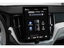 Volvo XC60 T6 Plug-in hybrid AWD Plus Dark | Harman Kardon Premium Audio | Blond Lederen Bekleding | Nieuw Model | 20'' Lichtmetalen Velgen | Head-Up Display | Panoramadak | 360° Parkeercamera | Parkeersensoren voor + achter