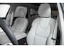 Volvo XC60 T6 Plug-in hybrid AWD Plus Dark | Harman Kardon Premium Audio | Blond Lederen Bekleding | Nieuw Model | 20'' Lichtmetalen Velgen | Head-Up Display | Panoramadak | 360° Parkeercamera | Parkeersensoren voor + achter
