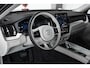 Volvo XC60 T6 Plug-in hybrid AWD Plus Dark | Harman Kardon Premium Audio | Blond Lederen Bekleding | Nieuw Model | 20'' Lichtmetalen Velgen | Head-Up Display | Panoramadak | 360° Parkeercamera | Parkeersensoren voor + achter