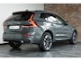 Volvo XC60 T6 Plug-in hybrid AWD Plus Dark | Harman Kardon Premium Audio | Blond Lederen Bekleding | Nieuw Model | 20'' Lichtmetalen Velgen | Head-Up Display | Panoramadak | 360° Parkeercamera | Parkeersensoren voor + achter