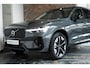 Volvo XC60 T6 Plug-in hybrid AWD Plus Dark | Harman Kardon Premium Audio | Blond Lederen Bekleding | Nieuw Model | 20'' Lichtmetalen Velgen | Head-Up Display | Panoramadak | 360° Parkeercamera | Parkeersensoren voor + achter