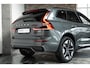 Volvo XC60 T6 Plug-in hybrid AWD Plus Dark | Harman Kardon Premium Audio | Blond Lederen Bekleding | Nieuw Model | 20'' Lichtmetalen Velgen | Head-Up Display | Panoramadak | 360° Parkeercamera | Parkeersensoren voor + achter