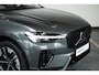 Volvo XC60 T6 Plug-in hybrid AWD Plus Dark | Harman Kardon Premium Audio | Blond Lederen Bekleding | Nieuw Model | 20'' Lichtmetalen Velgen | Head-Up Display | Panoramadak | 360° Parkeercamera | Parkeersensoren voor + achter