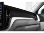 Volvo XC60 T6 Plug-in hybrid AWD Plus Dark | Harman Kardon Premium Audio | Blond Lederen Bekleding | Nieuw Model | 20'' Lichtmetalen Velgen | Head-Up Display | Panoramadak | 360° Parkeercamera | Parkeersensoren voor + achter