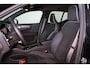 Volvo XC40 Recharge Plus - IntelliSafe Assist & Surround - Parkeercamera achter - Verwarmde voorstoelen & stuur - Parkeersensoren voor & achter - Draadloze tel. lader - Apple Carplay & Android Auto - Warmtepomp - Extra getint glas - Elektr. inklapbare trekhaak - 20' LMV