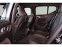 Volvo XC40 Recharge Plus - IntelliSafe Assist & Surround - Parkeercamera achter - Verwarmde voorstoelen & stuur - Parkeersensoren voor & achter - Draadloze tel. lader - Apple Carplay & Android Auto - Warmtepomp - Extra getint glas - Elektr. inklapbare trekhaak - 20' LMV