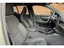 Volvo XC40 Single Motor Extended Range Ultimate 82 kWh | Trekhaak | 360 Graden Camera | Adaptieve Cruise Control | Panoramadak | Verwarmbare Voorstoelen- en Stuurwiel | BLIS Dodehoekdetectie |