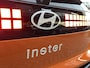 Hyundai Inster Evolve Sky Plus 49 kWh | Camera | Carplay | Schuifdak | Adaptive cruise controle | Dodehoekdetectie | 17'' Lichtmetalen velgen | Full LED | Warmtepomp | Stoelverwarming | Stuurverwarming