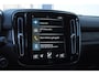 Volvo XC40 T4 211PK Automaat Plus Dark / Elektrische stoelen met geheugen / stuur - en stoelverwarming / Cruise control / Harman kardon audio / elektrische achterklep / Parkeersensoren met camers