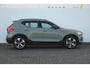 Volvo XC40 B3 163PK Automaat Ultimate Dark / Panoramadak / Adaptive cruise control / Elektrische stoelen / Harman Kardon audio / Pilot assist / BLIS / Stoel en stuur verwarming / Elektrische achterklep / Parkeersensoren met camera / Google infotainment