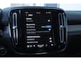 Volvo XC40 B3 163PK Automaat Ultimate Dark / Panoramadak / Adaptive cruise control / Elektrische stoelen / Harman Kardon audio / Pilot assist / BLIS / Stoel en stuur verwarming / Elektrische achterklep / Parkeersensoren met camera / Google infotainment