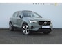 Volvo XC40 B3 163PK Automaat Ultimate Dark / Panoramadak / Adaptive cruise control / Elektrische stoelen / Harman Kardon audio / Pilot assist / BLIS / Stoel en stuur verwarming / Elektrische achterklep / Parkeersensoren met camera / Google infotainment