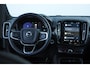 Volvo XC40 B3 163PK Automaat Ultimate Dark / Panoramadak / Adaptive cruise control / Elektrische stoelen / Harman Kardon audio / Pilot assist / BLIS / Stoel en stuur verwarming / Elektrische achterklep / Parkeersensoren met camera / Google infotainment