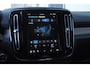 Volvo XC40 B3 163PK Automaat Ultimate Dark / Panoramadak / Adaptive cruise control / Elektrische stoelen / Harman Kardon audio / Pilot assist / BLIS / Stoel en stuur verwarming / Elektrische achterklep / Parkeersensoren met camera / Google infotainment