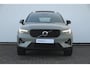 Volvo XC40 B3 163PK Automaat Ultimate Dark / Panoramadak / Adaptive cruise control / Elektrische stoelen / Harman Kardon audio / Pilot assist / BLIS / Stoel en stuur verwarming / Elektrische achterklep / Parkeersensoren met camera / Google infotainment