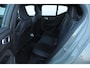 Volvo XC40 B3 163PK Automaat Ultimate Dark / Panoramadak / Adaptive cruise control / Elektrische stoelen / Harman Kardon audio / Pilot assist / BLIS / Stoel en stuur verwarming / Elektrische achterklep / Parkeersensoren met camera / Google infotainment
