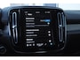 Volvo XC40 B3 163PK Automaat Ultimate Dark / Panoramadak / Adaptive cruise control / Elektrische stoelen / Harman Kardon audio / Pilot assist / BLIS / Stoel en stuur verwarming / Elektrische achterklep / Parkeersensoren met camera / Google infotainment