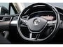 Volkswagen Passat Variant 1.8 TSI Highline Business R Automaat | 180pk | R-Line | Panoramadak | Active Info Display | Trekhaak | Stoelverwarming | LED | 18 Inch | Keyless