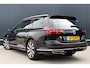 Volkswagen Passat Variant 1.8 TSI Highline Business R Automaat | 180pk | R-Line | Panoramadak | Active Info Display | Trekhaak | Stoelverwarming | LED | 18 Inch | Keyless