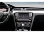 Volkswagen Passat Variant 1.8 TSI Highline Business R Automaat | 180pk | R-Line | Panoramadak | Active Info Display | Trekhaak | Stoelverwarming | LED | 18 Inch | Keyless
