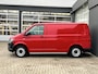 Volkswagen Transporter 2.0 TDI L1H1 Airco Cruise control Kastinrichting Betimmering in de laadruimte Telefoonvoorbereiding 1e eigenaar Dealer onderhouden Euro 6