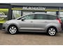 Peugeot 5008 1.2 PureTech Style 7p. met Panorama dak !!! Navigatie !!! Dealer Onderhouden !!!