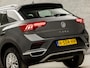 Volkswagen T-Roc 1.5 TSI Sport 150Pk Automaat (APPLE CARPLAY, GROOT NAVI, ADAPTIVE CRUISE, SPORTSTOELEN, PARKEERSENSOREN, LANE ASSIST, NIEUWE APK, NIEUWSTAAT)