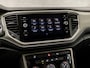Volkswagen T-Roc 1.5 TSI Sport 150Pk Automaat (APPLE CARPLAY, GROOT NAVI, ADAPTIVE CRUISE, SPORTSTOELEN, PARKEERSENSOREN, LANE ASSIST, NIEUWE APK, NIEUWSTAAT)