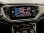 Volkswagen T-Roc 1.5 TSI Sport 150Pk Automaat (APPLE CARPLAY, GROOT NAVI, ADAPTIVE CRUISE, SPORTSTOELEN, PARKEERSENSOREN, LANE ASSIST, NIEUWE APK, NIEUWSTAAT)