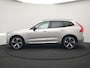 Volvo XC60 T6 AWD R-Design Plug In Hybrid Long Range Nieuw Model 350pk Dealer O.H. PHEV | Panodak | Adaptive Cruise | Camera | Lederen Sportstoelen Memory & Verwarmd | Google Assistent | Apple Carplay | Keyless | Virtual | 21"L.M | DAB |