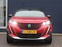 Peugeot e-2008 EV GT Pack 50 kWh 136 pk | Navigatie | Elektrisch Glazen Panoramadak | Achteruitrijcamera | Alcantara Bekleding | Verwarmde Sportstoelen | LED Koplampen | Dodehoek Detectie | Adaptieve Cruise Control | 18" Lichtmetalen Velgen | Apple Carplay/Android Auto |
