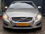 Volvo V60 1.6 T4 Kinetic | 180 PK | Automaat | Trekhaak | Climate Control | Stoelverwarming | Navigatie