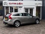 Volvo V60 1.6 T4 Kinetic | 180 PK | Automaat | Trekhaak | Climate Control | Stoelverwarming | Navigatie