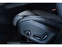Volvo XC60 T6 Plug-in hybrid AWD Plus Dark | Adaptive cruise control | 360° parkeercamera | BLIS | Wegklapbare trekhaak | Panoramadak | Stoel en stuurwielverwarming | Lederen bekleding | Google infotainment | Parkeersensoren voor + achter