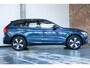 Volvo XC60 T6 Plug-in hybrid AWD Plus Dark | Adaptive cruise control | 360° parkeercamera | BLIS | Wegklapbare trekhaak | Panoramadak | Stoel en stuurwielverwarming | Lederen bekleding | Google infotainment | Parkeersensoren voor + achter