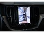 Volvo XC60 T6 Plug-in hybrid AWD Plus Dark | Adaptive cruise control | 360° parkeercamera | BLIS | Wegklapbare trekhaak | Panoramadak | Stoel en stuurwielverwarming | Lederen bekleding | Google infotainment | Parkeersensoren voor + achter