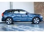 Volvo XC60 T6 Plug-in hybrid AWD Plus Dark | Adaptive cruise control | 360° parkeercamera | BLIS | Wegklapbare trekhaak | Panoramadak | Stoel en stuurwielverwarming | Lederen bekleding | Google infotainment | Parkeersensoren voor + achter