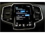 Volvo XC90 2.0 T8 AWD 287kW/390pk Aut8 Twin Engine Inscription 7P LUCHTVERING + PANORAMADAK + HARMAN/KARDON + ADAPT.CRUISE + 360 CAMERA + PILOT ASSIST + STOEL-&STUURVERWARMING + EL.TREKHAAK + HEAD-UP + BLIS + LANE ASSIST + PARKSENSOREN + 20" LM-VELGEN!!