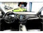 Volvo XC90 2.0 T8 AWD 287kW/390pk Aut8 Twin Engine Inscription 7P LUCHTVERING + PANORAMADAK + HARMAN/KARDON + ADAPT.CRUISE + 360 CAMERA + PILOT ASSIST + STOEL-&STUURVERWARMING + EL.TREKHAAK + HEAD-UP + BLIS + LANE ASSIST + PARKSENSOREN + 20" LM-VELGEN!!