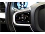 Volvo XC90 2.0 T8 AWD 287kW/390pk Aut8 Twin Engine Inscription 7P LUCHTVERING + PANORAMADAK + HARMAN/KARDON + ADAPT.CRUISE + 360 CAMERA + PILOT ASSIST + STOEL-&STUURVERWARMING + EL.TREKHAAK + HEAD-UP + BLIS + LANE ASSIST + PARKSENSOREN + 20" LM-VELGEN!!