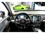 Volvo XC90 2.0 T8 AWD 287kW/390pk Aut8 Twin Engine Inscription 7P LUCHTVERING + PANORAMADAK + HARMAN/KARDON + ADAPT.CRUISE + 360 CAMERA + PILOT ASSIST + STOEL-&STUURVERWARMING + EL.TREKHAAK + HEAD-UP + BLIS + LANE ASSIST + PARKSENSOREN + 20" LM-VELGEN!!